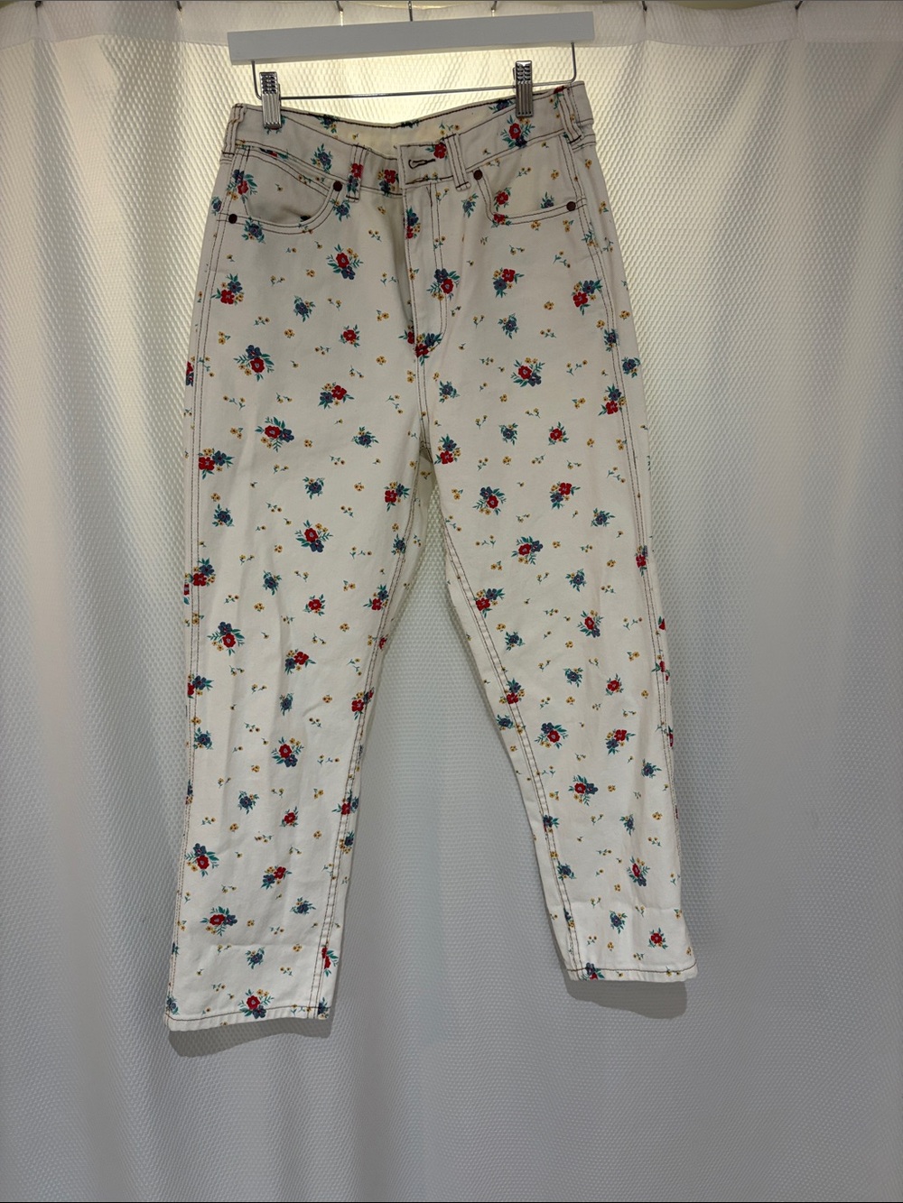 Wrangler / Billabong White Straight-Leg Jeans with Red & Blue Floral Print